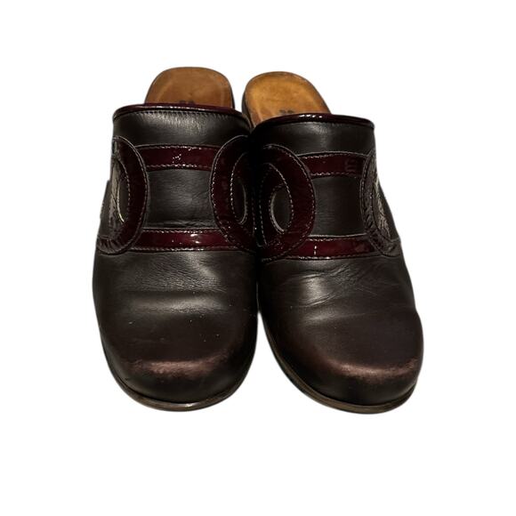 Naot slip on clogs brown with patent leather design. Women’s size 40 US 9 - Picture 2 of 7